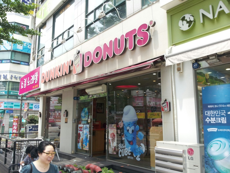 Dunkin' Donuts. The extremely familiar American (especially east coast) coffee and doughnut shop is also quite popular in Korea. Unlike the American DD's, the coffee here is actually halfway decent.